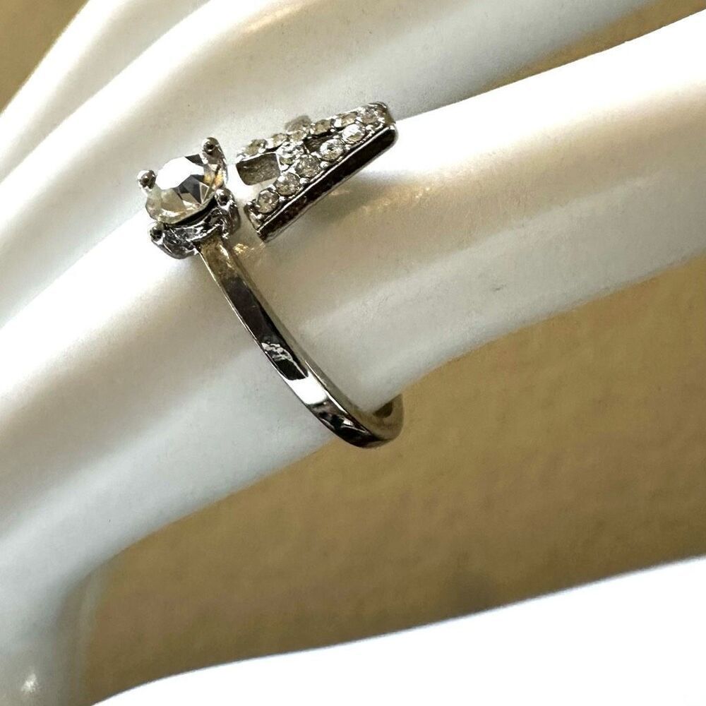 A monogram rhinestone ring - Picture 5 of 6